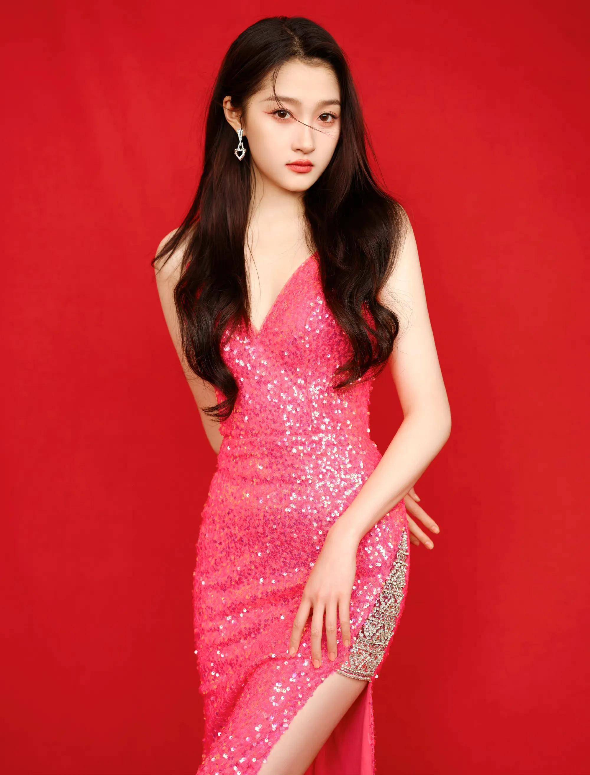 關(guān)曉彤最新寫(xiě)真圖片欣賞與獲取指南