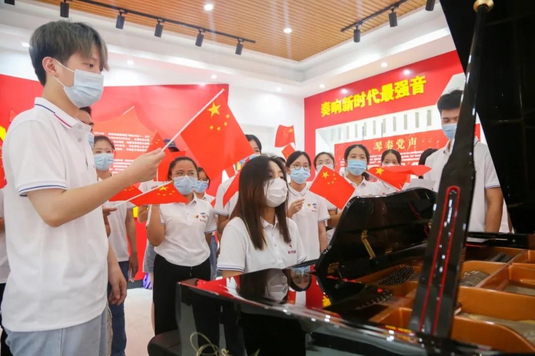 2025最新網(wǎng)絡(luò)紅歌，學(xué)習(xí)變化，自信成就未來，唱響勵志之歌的時代旋律
